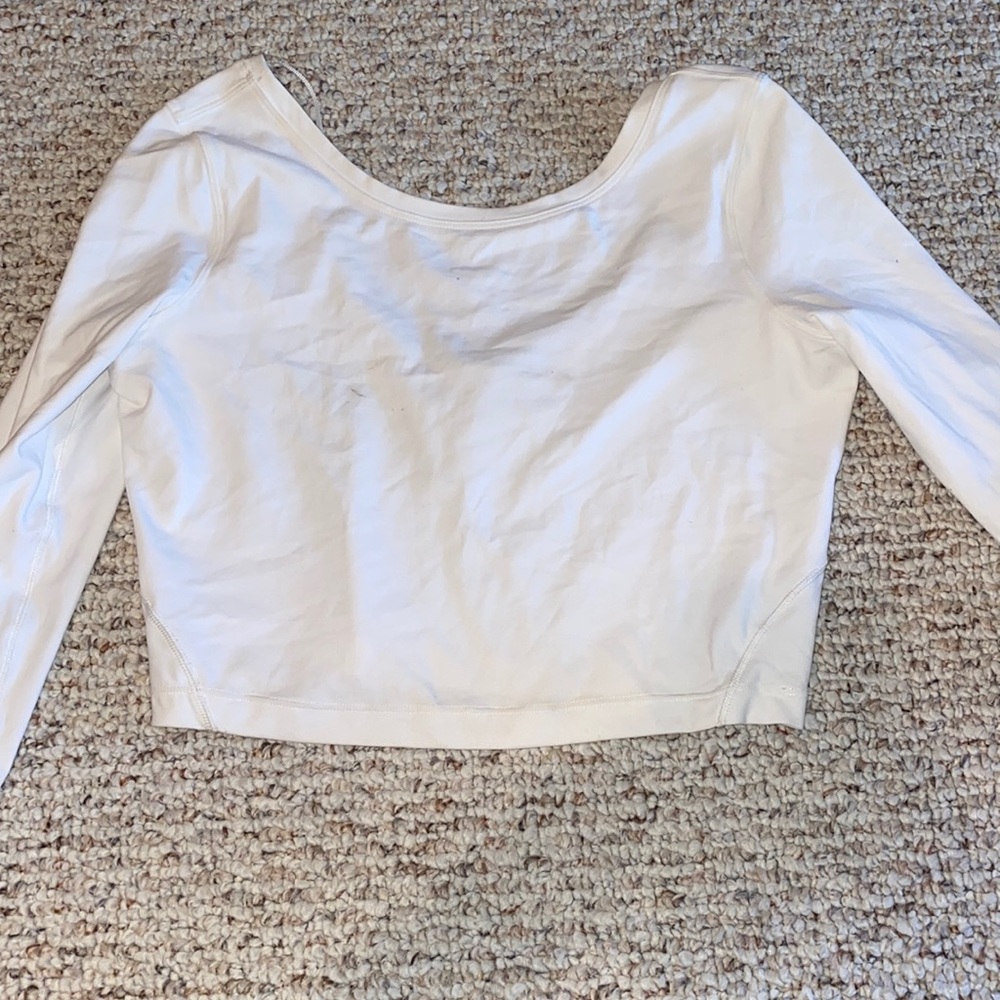 Lululemon white long sleeves crop shirt. Size 6